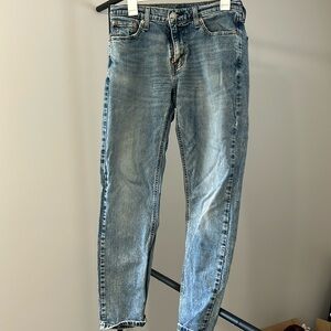 Men’s Levi straight leg light wash jeans. Size W30 L32